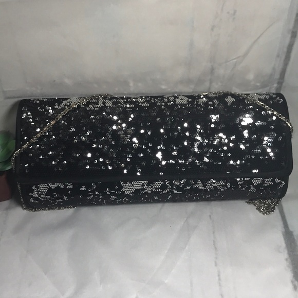 Evening clutch with silver chain strap. - Picture 2 of 7